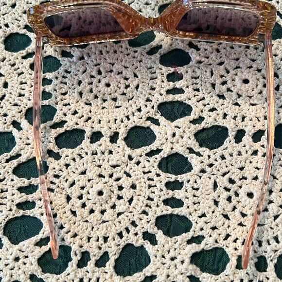 Square rhinestone sunnies light pink frames w/clear rhinestones EUC worn @ 4X - Picture 4 of 6